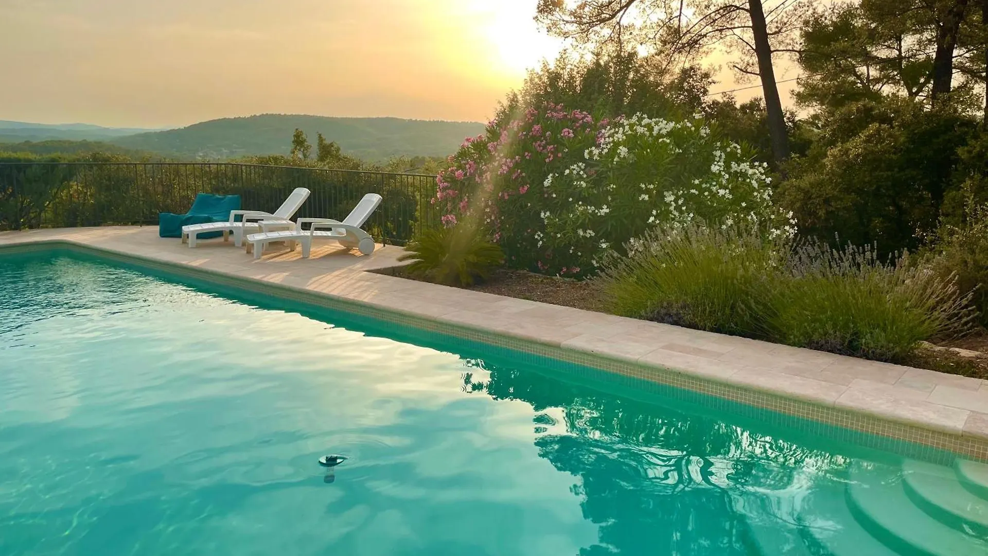 Charming Villa With Superb Swimming Pool And Standing View Lorgues