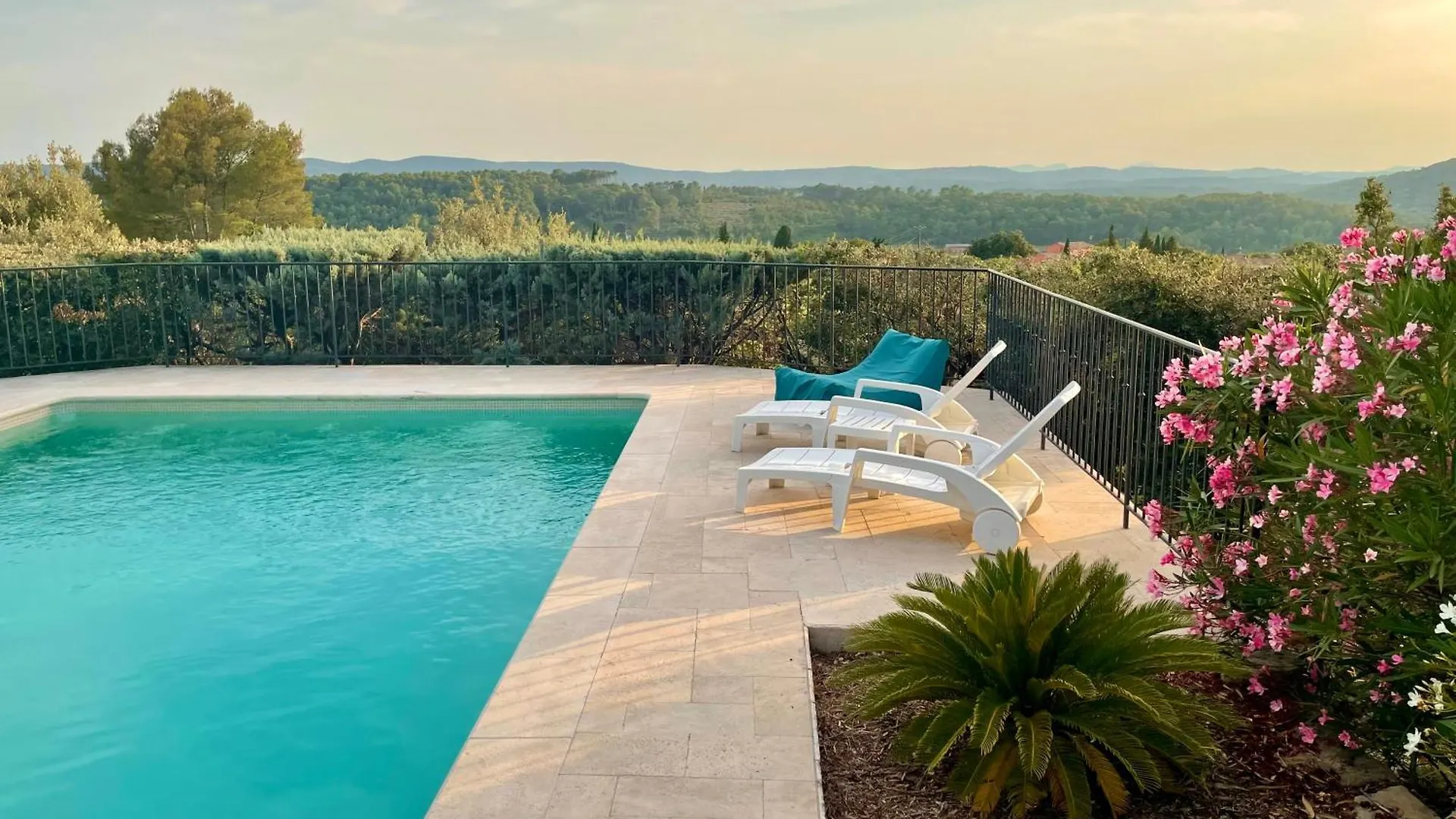 Charming Villa With Superb Swimming Pool And Standing View Lorgues